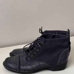 Navy blue Lace-Up Ankle Boots leather Clarks size 8.5